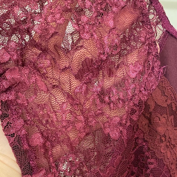 Venezia Lace Shark-bite Pink Top - Picture 5 of 5